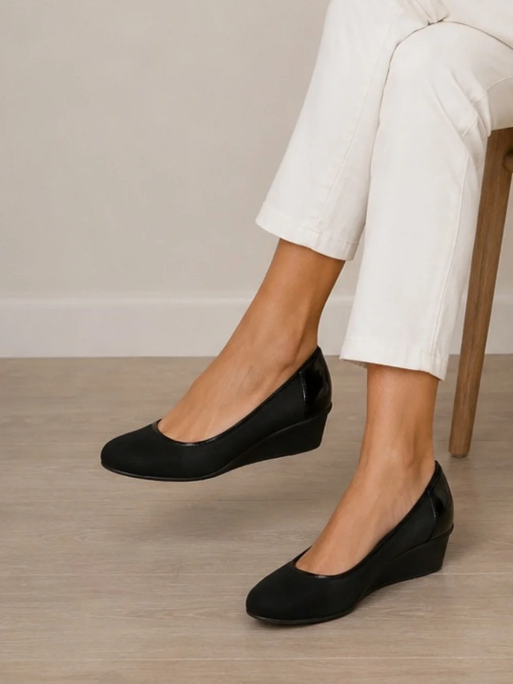 London Fog Women’s Wedge Shoes sz 9 Comfort Slip On #K-13